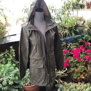 NWOT Mountain Hardwear Rain Coat - Women’s S/P - Olive Green